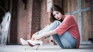 老公出轨了，我想逃离这个家，可心里又有很多不舍，该怎么办？