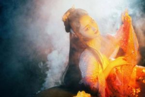 我是大二女生,喜欢上大三优秀男生,我该如何做出抉择呢? 1 我是大二女生,喜欢上大三优秀男生,我该如何做出抉择呢? 1